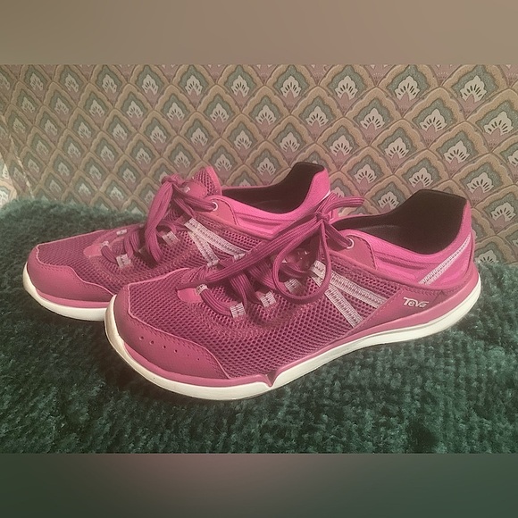 Teva Pink EVO Shoes - Picture 1 of 8